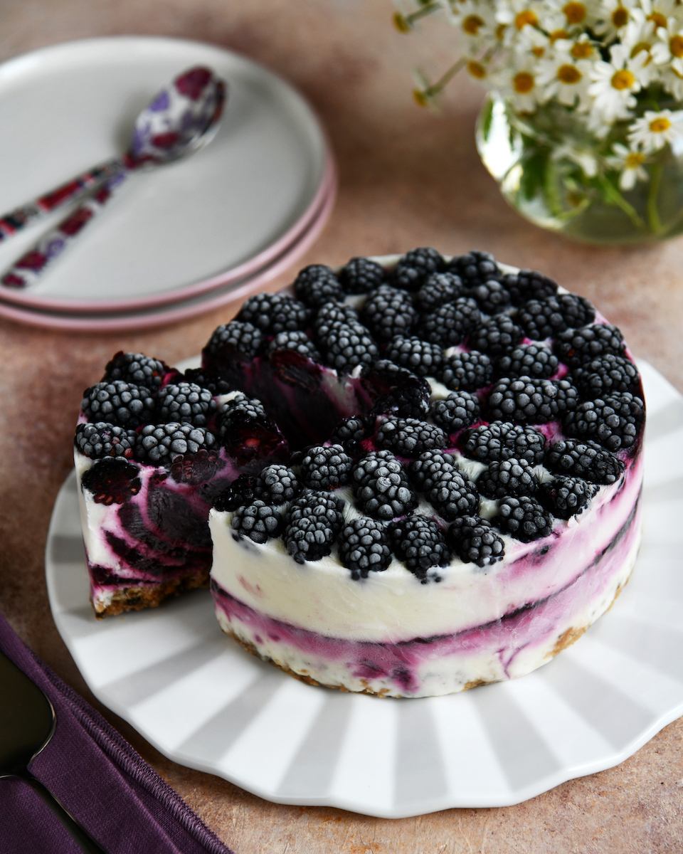 ნაყინის ტორტი მაყვლით