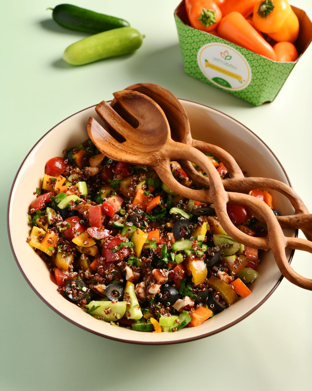 ქინოას ნაირფერი სალათა