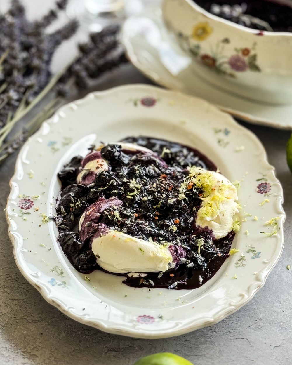 მოცვი წითელ ღვინოში