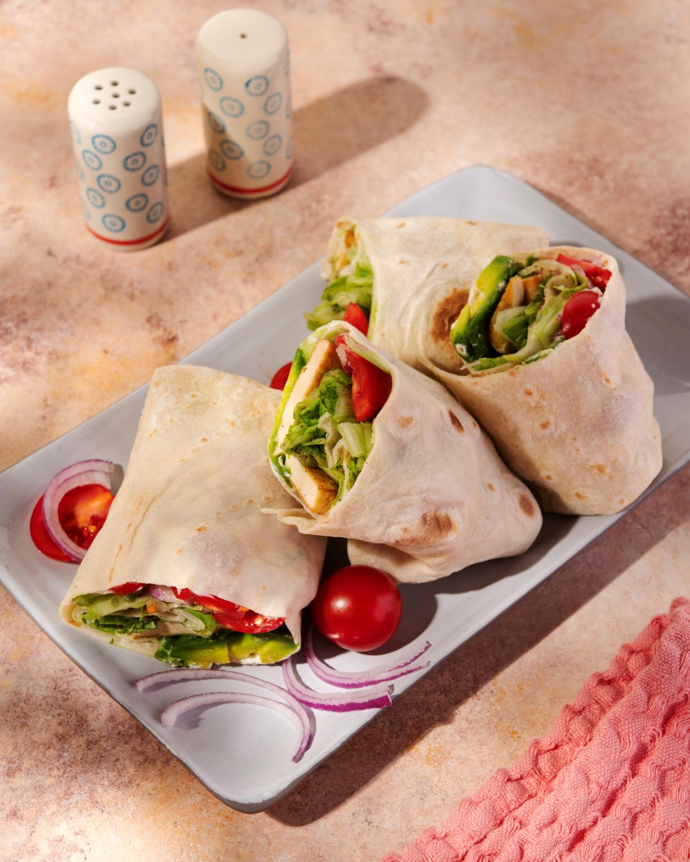 ლავაშის ხვეულები ბოსტნეულით და ტოფუთი