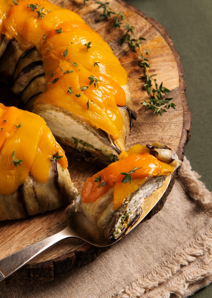 მირთმევის წინ, გადმოატრიალეთ ლანგარზე და ააცალეთ პლასტიკი, მოაყარეთ ორეგანო და გემრიელად მიირთვით.