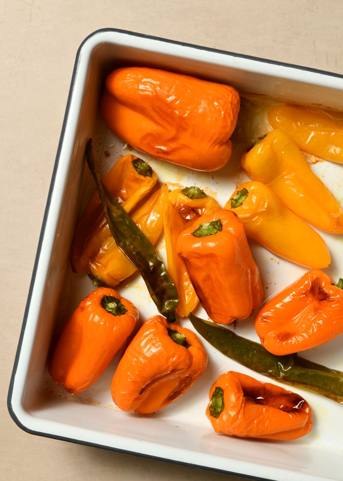 გამოვაცხოთ წინასწარ, 180°-ზე გაცხელებულ ღუმელში 30 წუთი ან სანამ არ შეწითლდება.