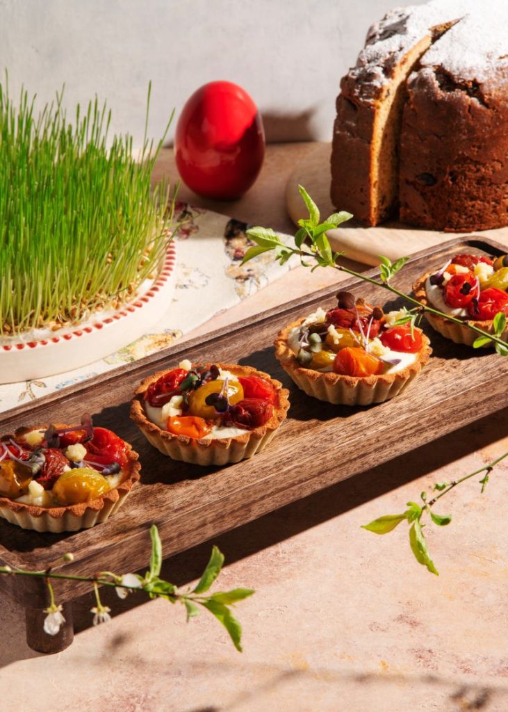 მჭადის ხრაშუნა კალათები ჩერი პომიდვრით